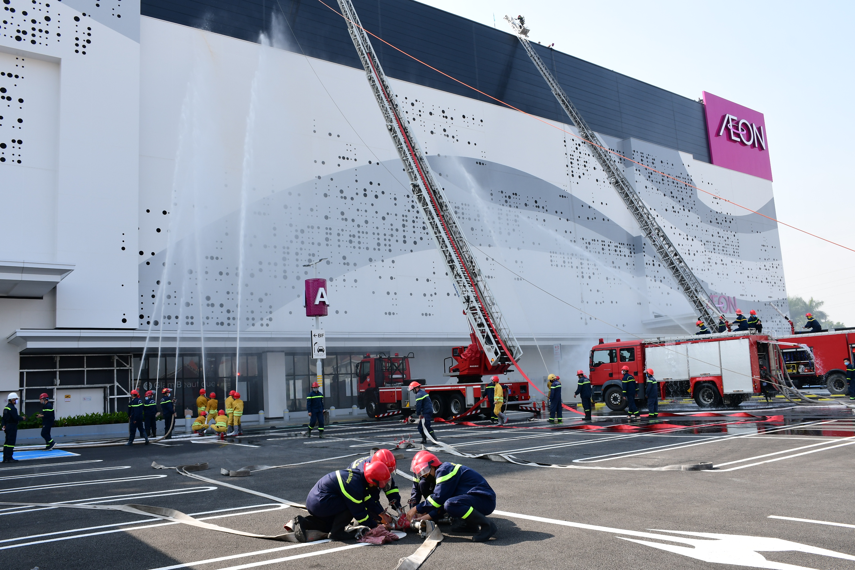 Diễn tập phương án chữa cháy và cứu nạn, cứu hộ tại Trung tâm thương mại Aeon Mall Lê Chân- Hải Phòng
